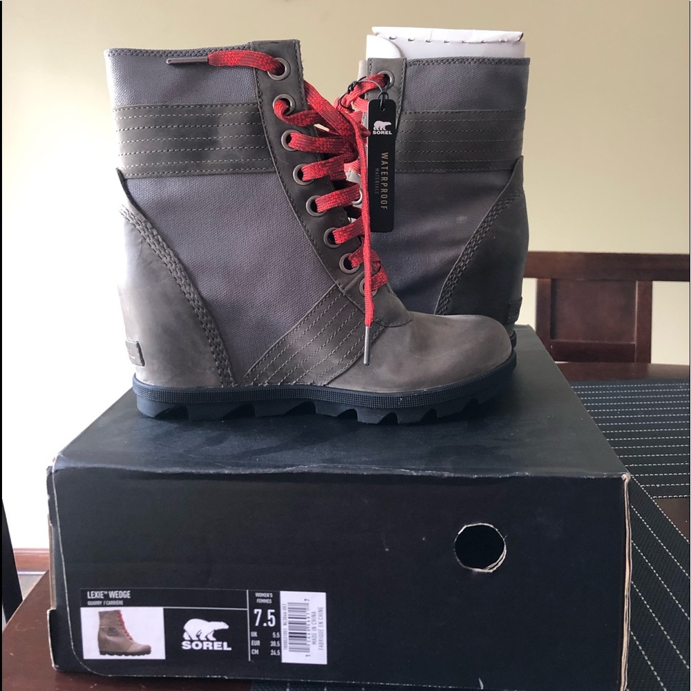 Brand New never worn Sorel Lexie Wedge